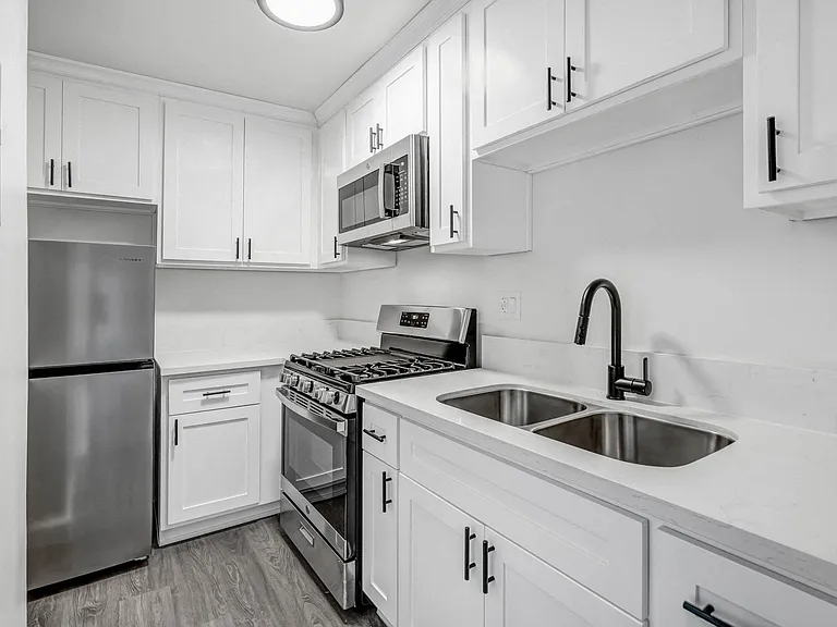 Reseda Apartments — Photo 45