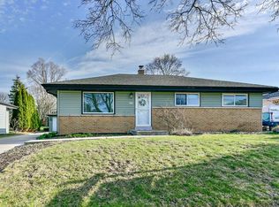 8221 W Sunbury Ct, Milwaukee, WI 53219