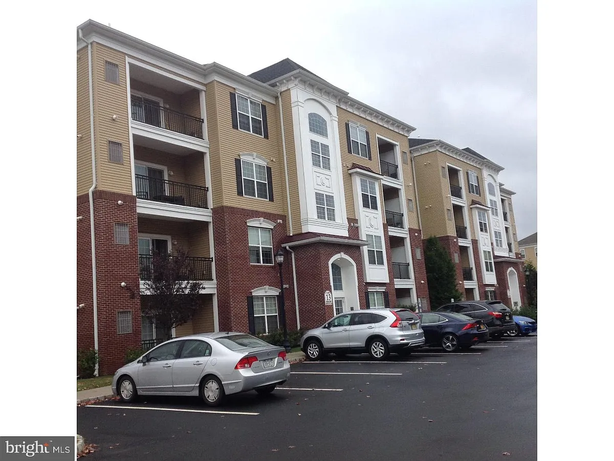 Building Photo - 1321 Sierra Dr