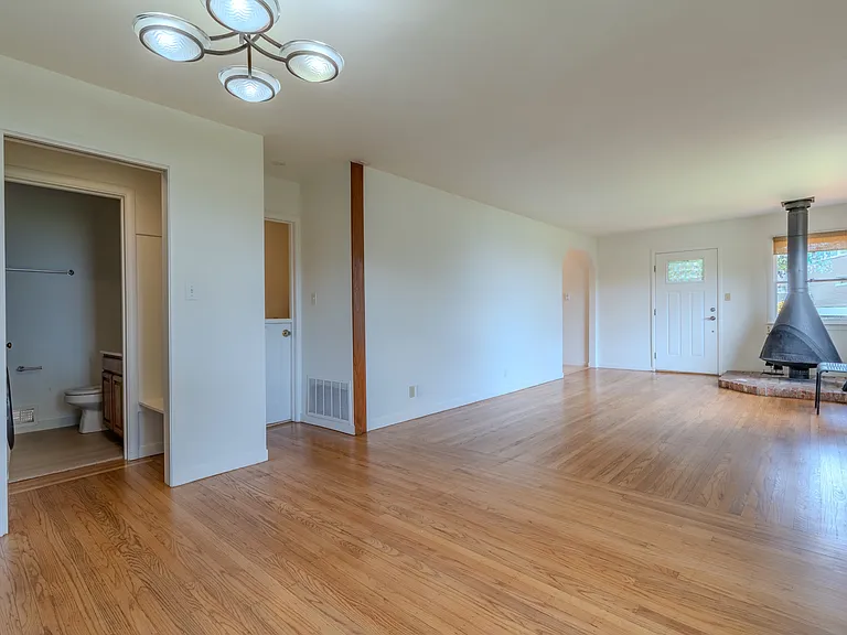 463 Talbot Ave — Photo 9