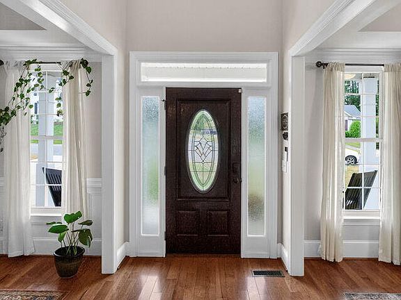 4th image of 2653 Bowden Dr