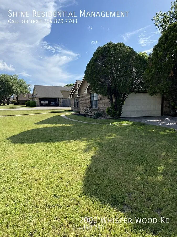 Welcoming neighborhood known for cozy, well-kept single-family brick homes, mature trees, and a p... — Photo 2