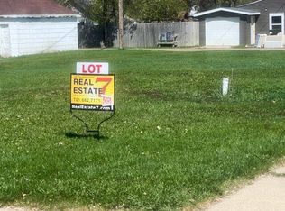 813 6th Ave NE, Devils Lake, ND 58301
