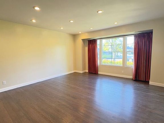 5th image of 403 Lupin Ln