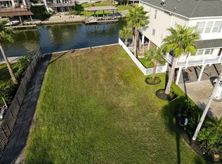 1622 Copra St, Tiki Island, TX 77554