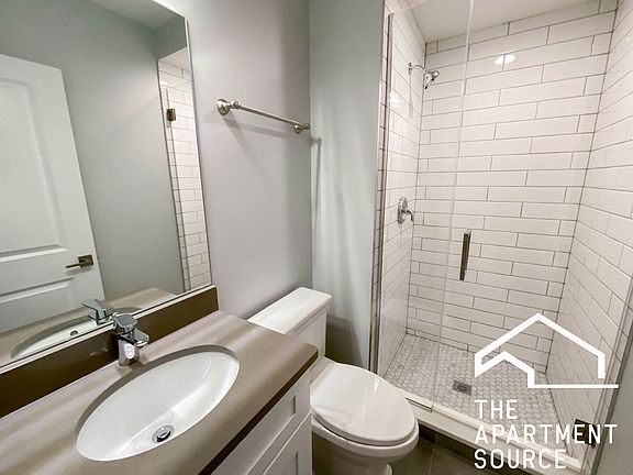 4th image of 2105 N Sedgwick St APT 2