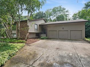 6638 Timbertrails Rd, Lisle, IL 60532