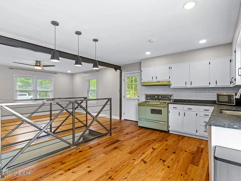 519 Leyton Ave — Photo 5