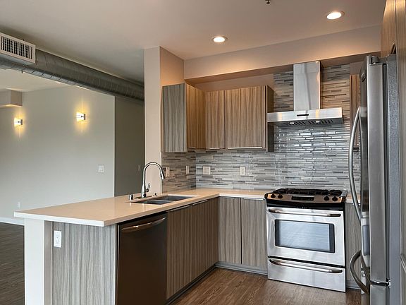 3rd image of 13309 Woodbridge St APT 308