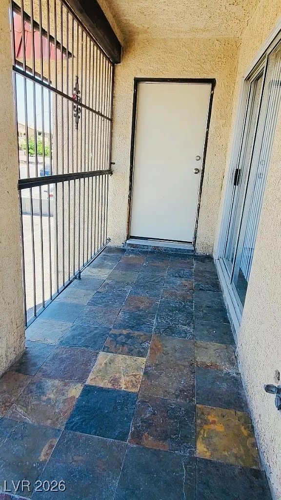 2 bed, 2.0 bath, 923 sqft, $1,100 — Photo 2