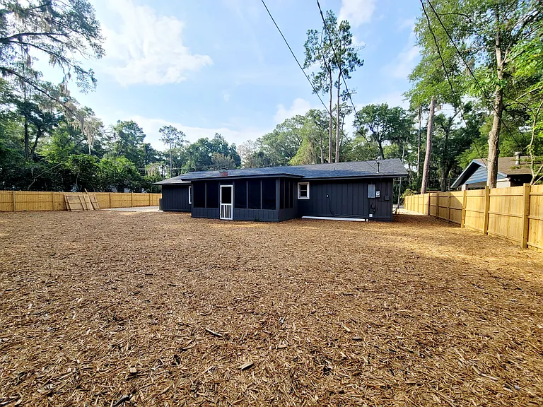 3116 W University Ave — Photo 56