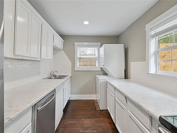 4th image of 300 W Dexter Dr #A