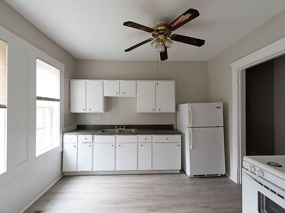 3rd image of 1370 W 111th St #1368