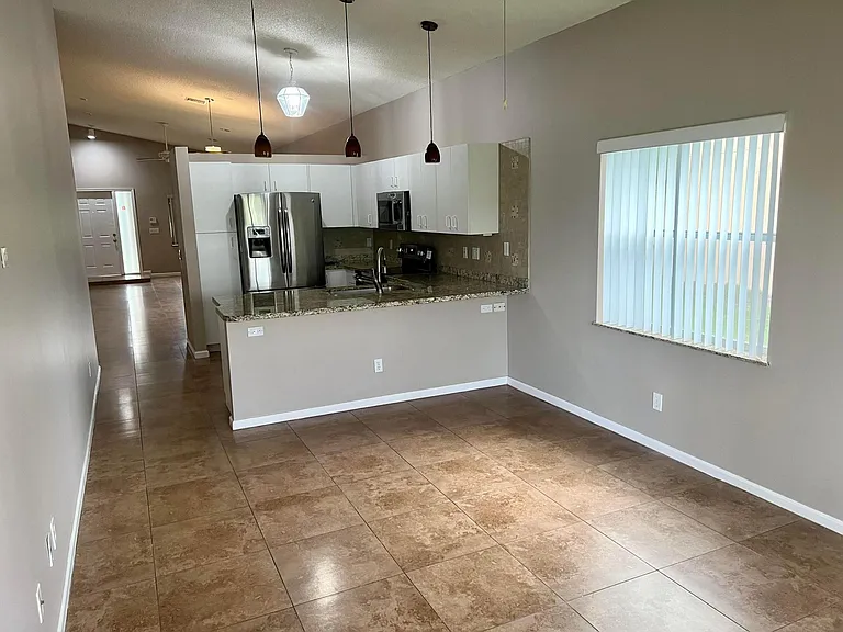 6365 Lansdowne Cir — Photo 3