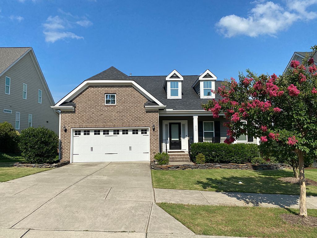 424 Kings Glen Way - Property Image