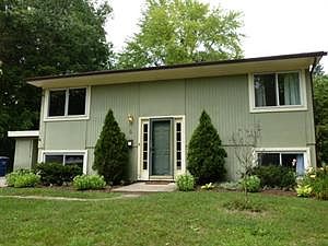 1st image of 6 Lois Ct