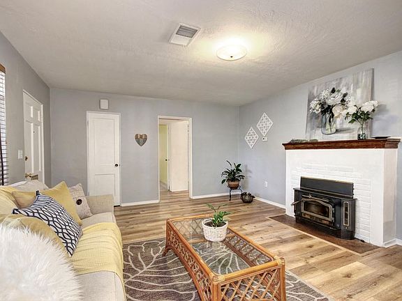 5th image of 4130 S Land Park Dr