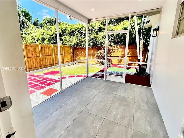 6193 SW 48th Ct — Photo 2