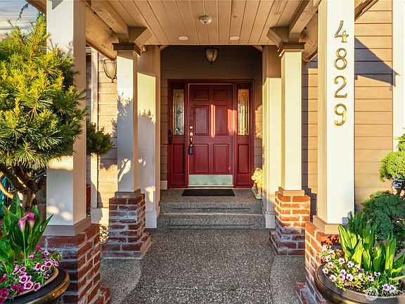 2nd image of 4829 66th Avenue NE
