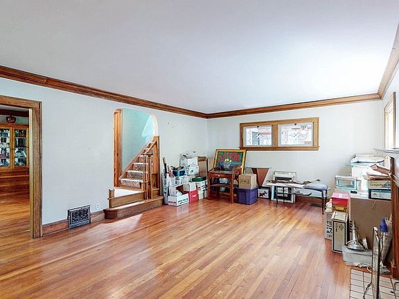 5th image of 7673 Fairview Ave