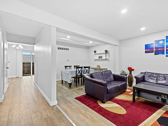 3rd image of 422 Gainsborough Ct #422