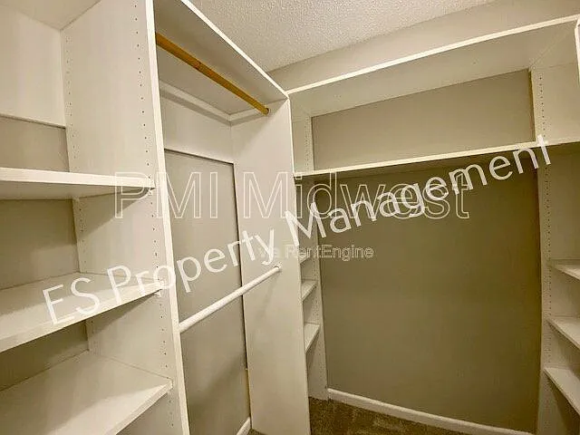 10902 Glenayr Dr — Photo 19