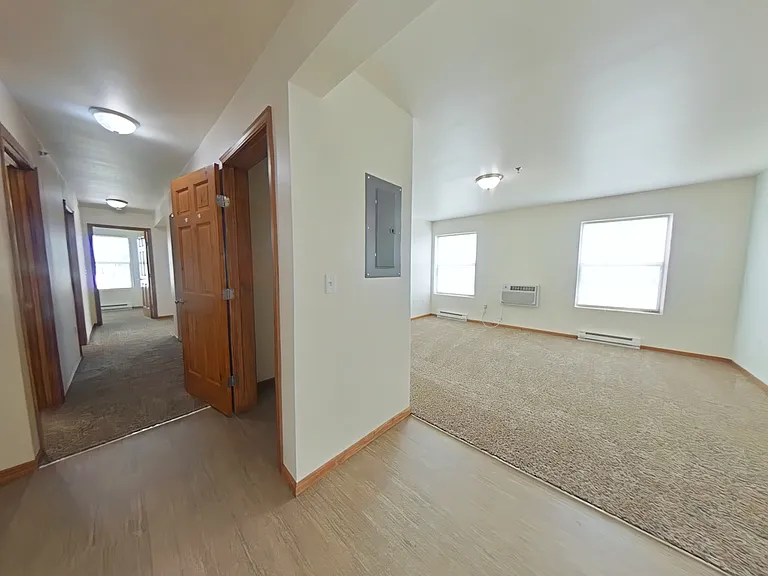 Eagle Point Apartments — Photo 28