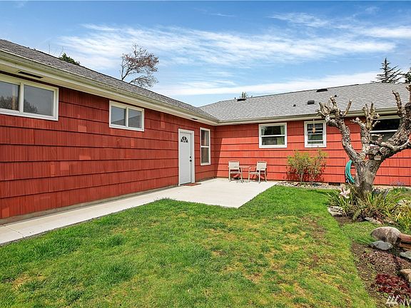 5th image of 420 8th Ave NW