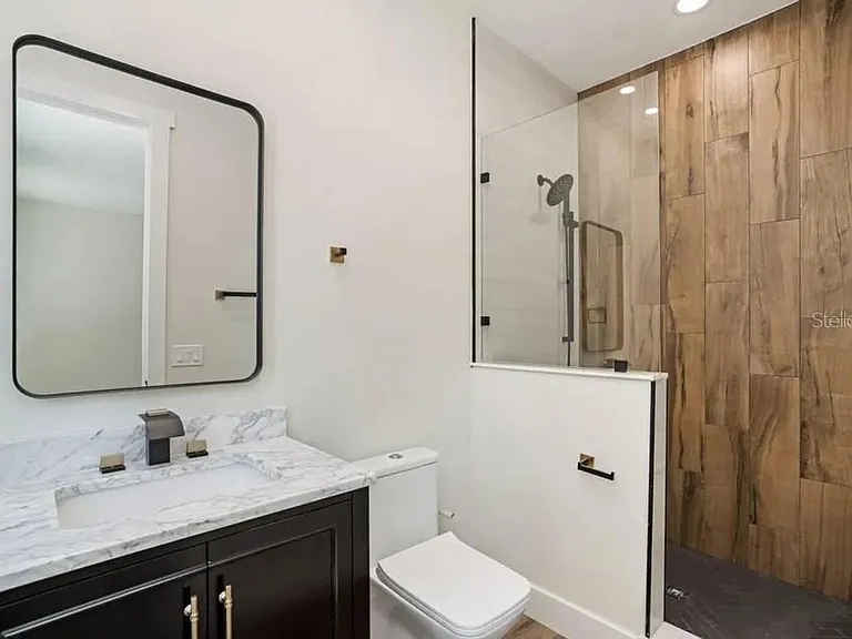 2475 Bay St — Photo 45