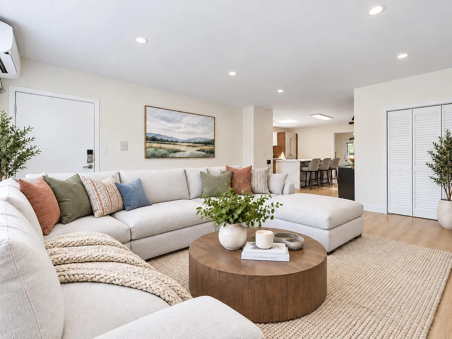 2 bed, 1.0 bath, 1104 sqft, $4,200 — Photo 2