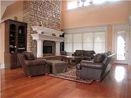 3rd image of 111 Forrest Ct