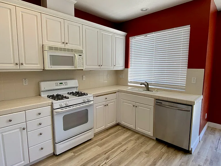 1422 Parkington Ln — Photo 11