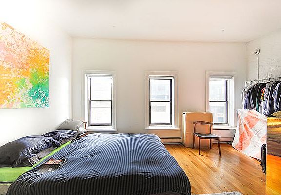 4th image of 352 Wythe Ave #1