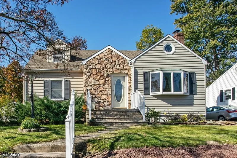 425 2nd St photo 1