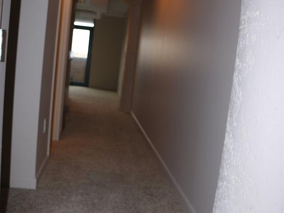 5th image of 401 W Shoreline Dr
