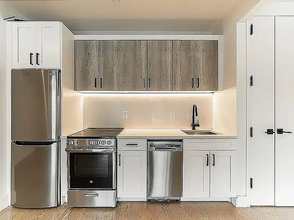2nd image of 254 E 28th St #4G