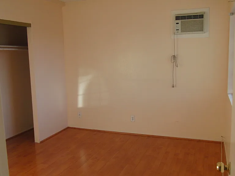 753 S Lark Ellen Ave — Photo 4