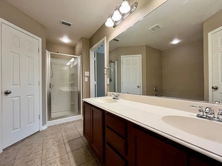 3504 Northpointe Dr — Photo 13