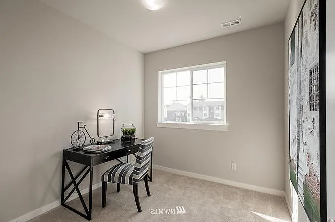 4 bed, 2150 sqft, $3,800 — Photo 3