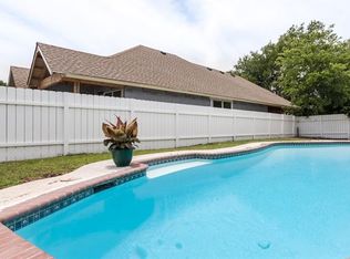 2104 Overbrook Dr, Arlington, TX 76014