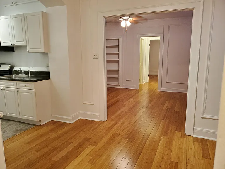 40 East Oak Street — Photo 2