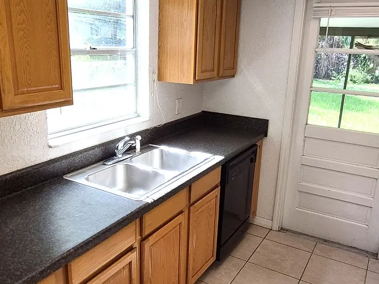 11515 Valencia Dr #B — Photo 5