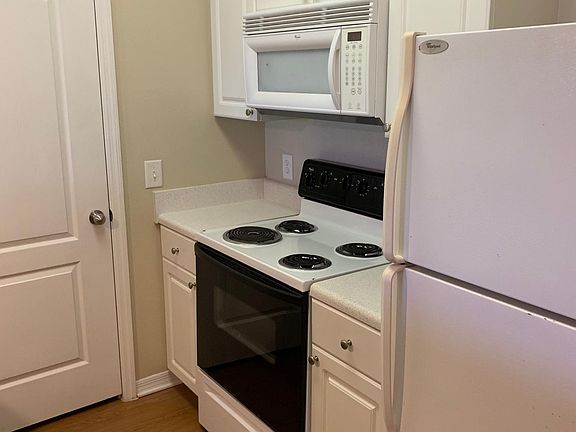 2nd image of 1600 Villa Capri Cir APT 203