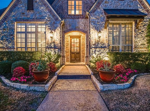 2nd image of 1830 San Jacinto Dr