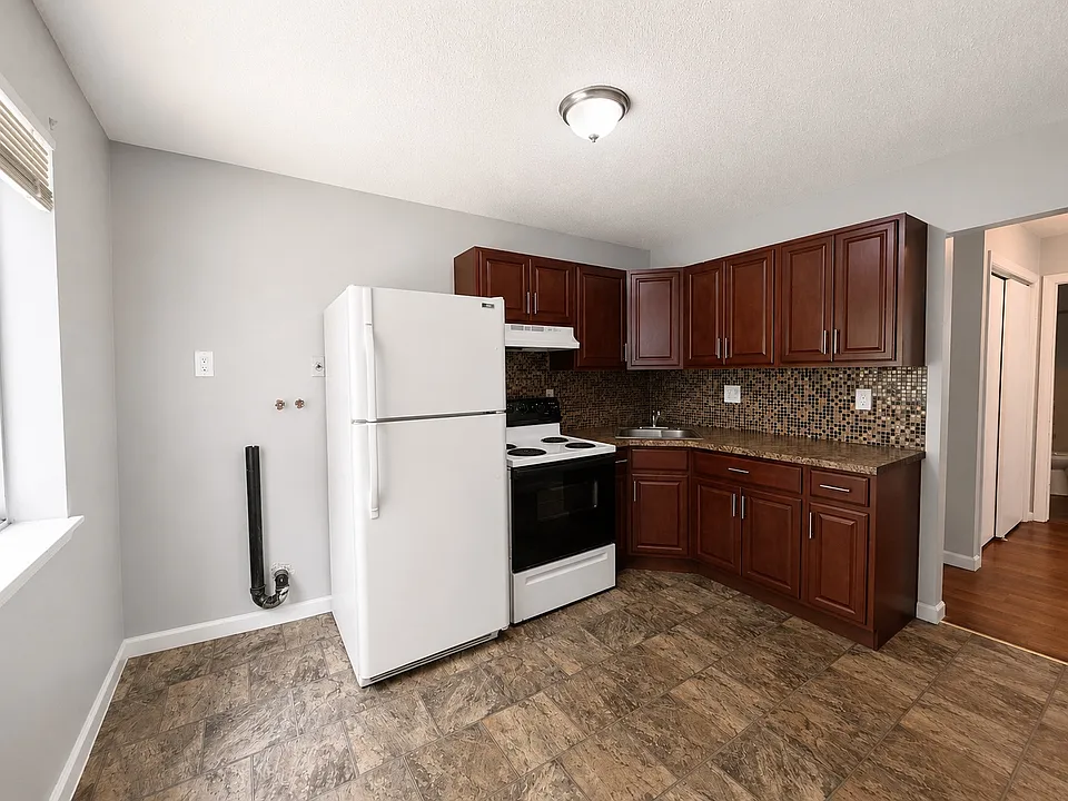 72 Dallas Ave #6A