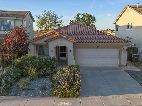 3rd image of 1525 La Sierra St