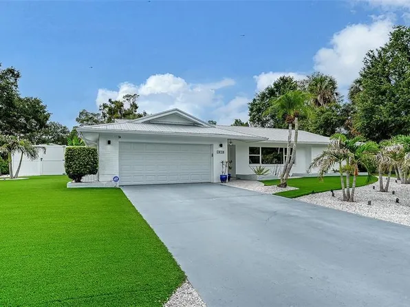 2828 Suncrest Dr, Sarasota, FL 34239