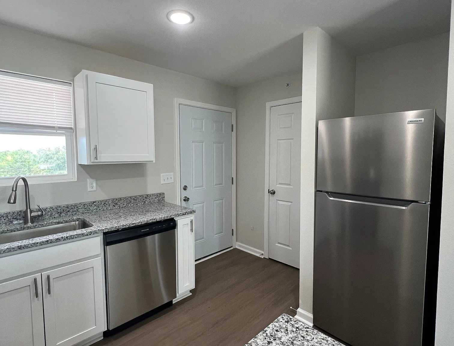 1106 S Mitchell St — Photo 1
