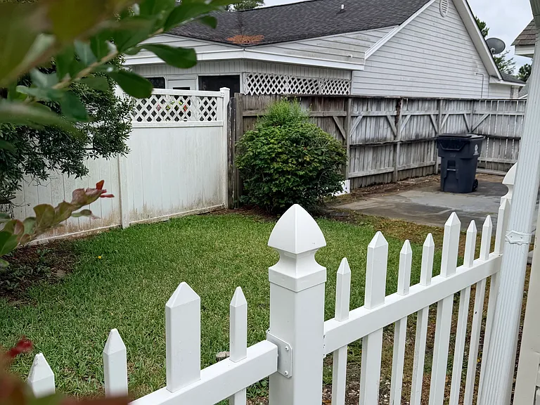 174 Sussex Ct — Photo 10