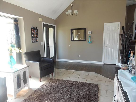 3rd image of 908 NE Sunshine Ct